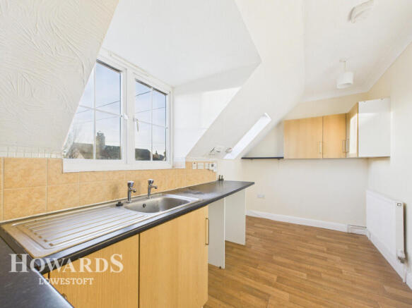 2 bed property, in High Path, £170,000