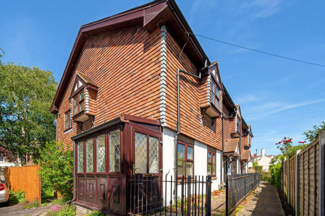 2 bed property, in Bridgefoot Path, £265,000