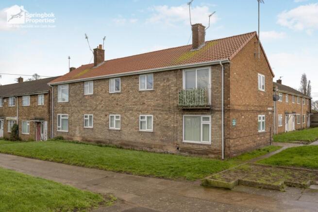 2 bed property, in Glebe Road Thorne, £60,000