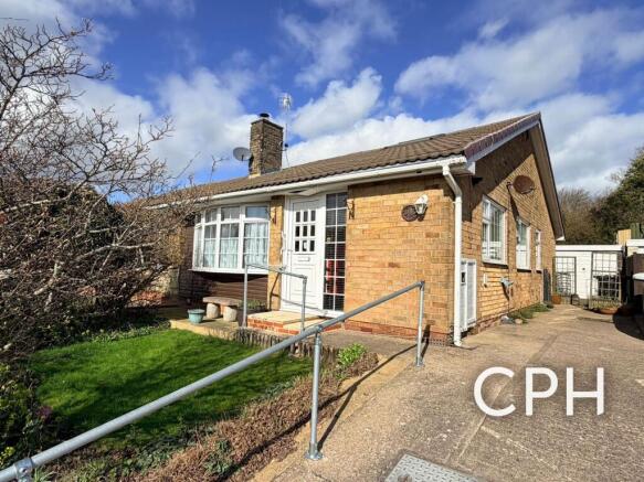 4 bed property, in Osgodby Crescent, £200,000