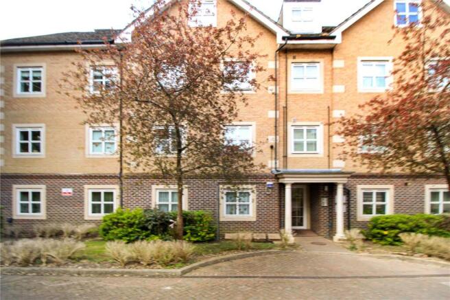 1 bed property, in Beulah Hill, £250,000