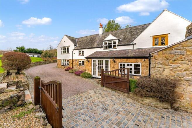5 bed property, in Minera, £850,000