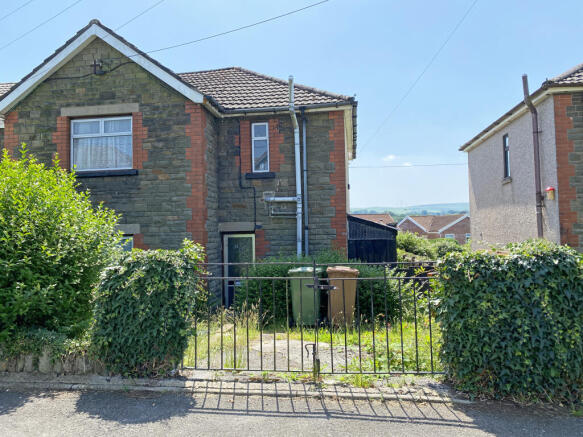 3 bed property, in Bryncelyn, £149,950