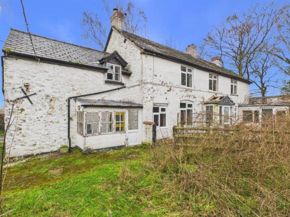 4 bed property, in Llansantffraid, £340,000