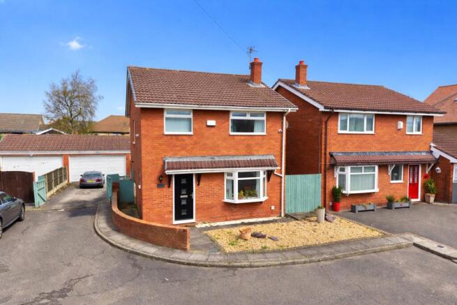4 bed property, in Sherwood Grove, £335,000