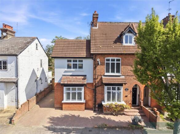 5 bed property, in Meadow Road, £1,250,000