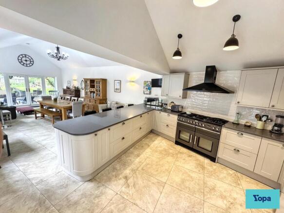 5 bed property, in Water Street, £800,000