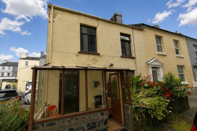 3 bed property, in Georges Terrace, £175,000