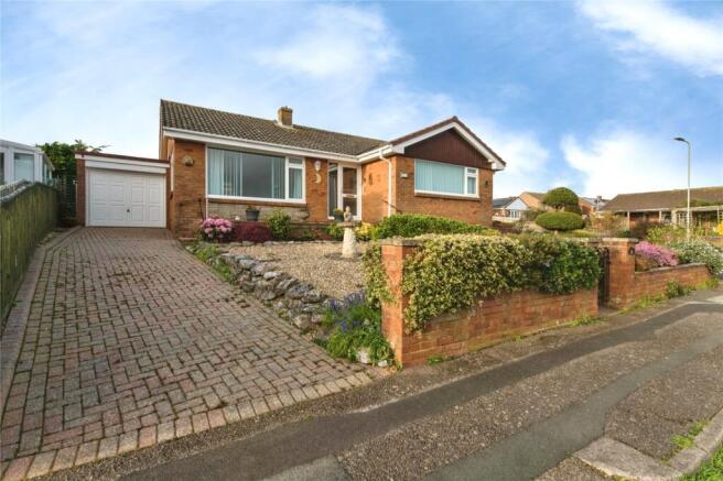 2 bed property, in Ellwood Road, £390,000