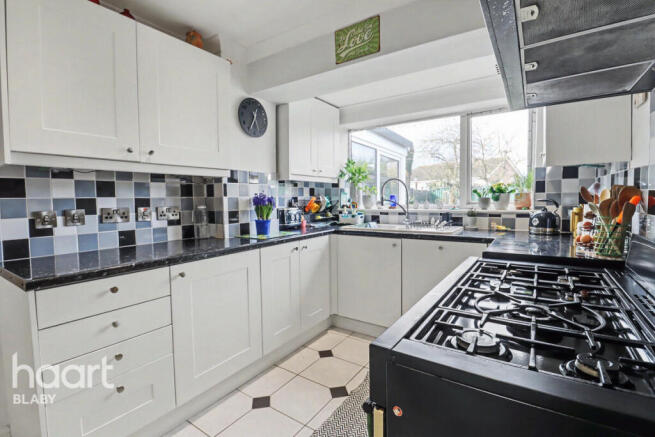 3 bed property, in Penfold Drive, £315,000