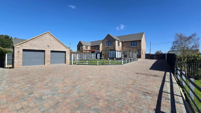 4 bed property, in Lutton Gowts, £625,000