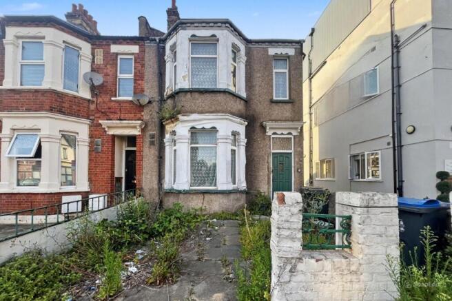 3 bed property, in Kingston Road, £430,000