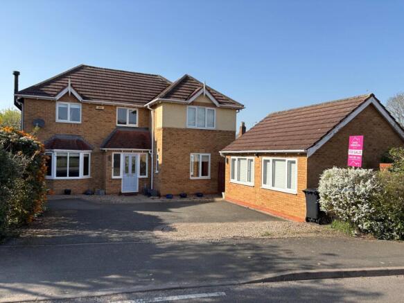 4 bed property, in Speedwell Drive, £475,000
