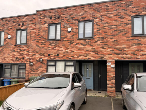 3 bed property, in Brentwood, £220,000