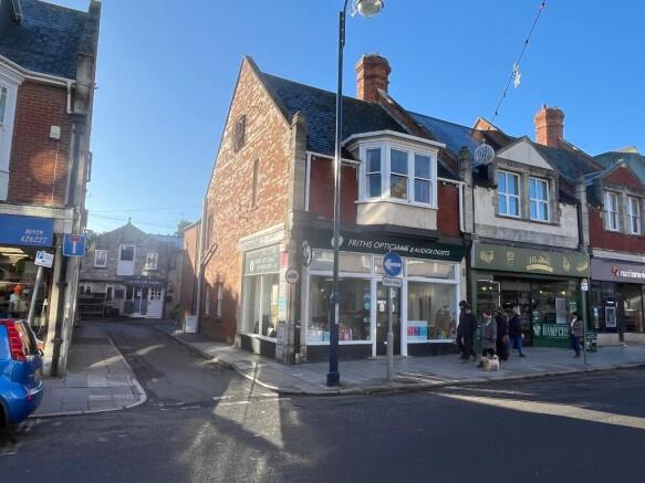 2 bed property, in Station Road, £175,000