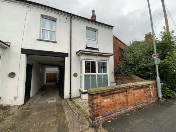 4 bed property, in Newland Street West, £250,000