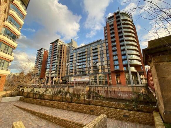 1 bed property, in 6 Leftbank, £165,000