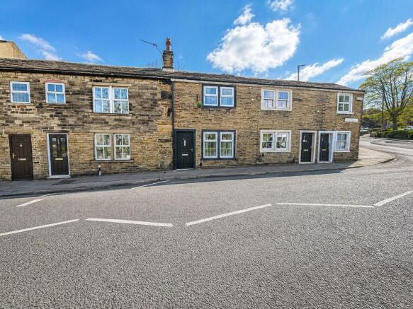 2 bed property, in Bradford Road, £160,000