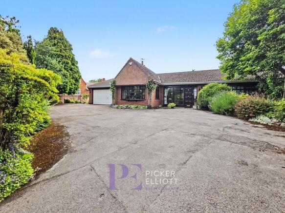 5 bed property, in Main Street, £500,000