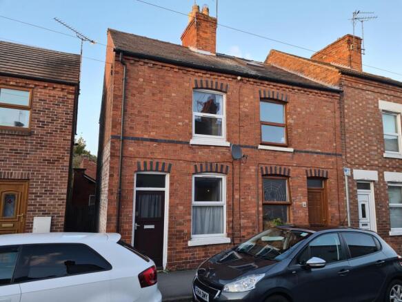 2 bed property, in Charles Street, £195,000
