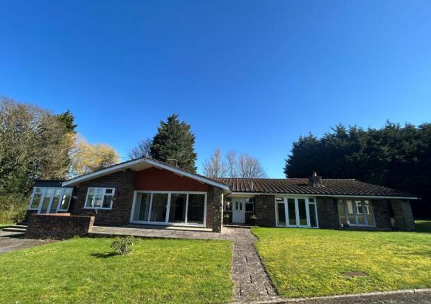4 bed property, in Cemmaes Meadow, £600,000