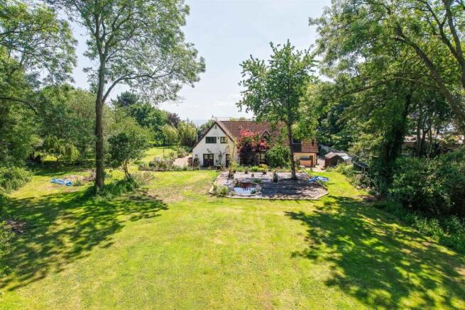 5 bed property, in St. Marys Well Bay Road, £1,575,000