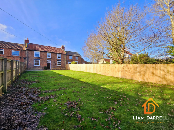 3 bed property, in Main Street, £380,000
