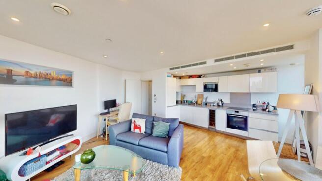 1 bed property, in Surrey Quays Road, £475,000