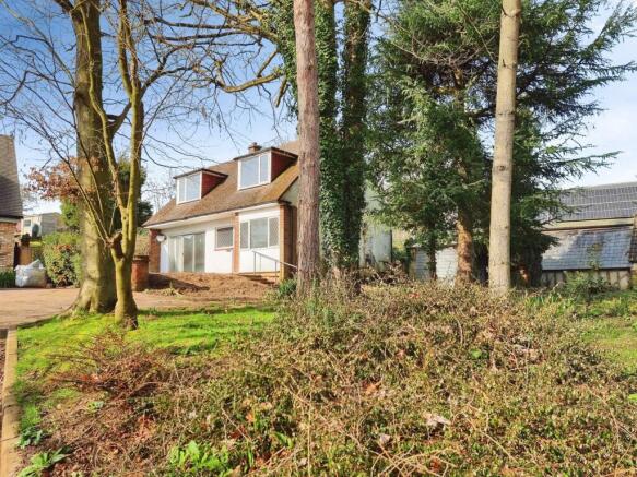 3 bed property, in Great Lane, £425,000