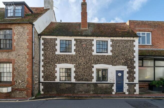 3 bed property, in High Street, £400,000