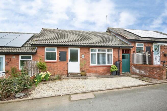 1 bed property, in Woodyard Drive, £170,000