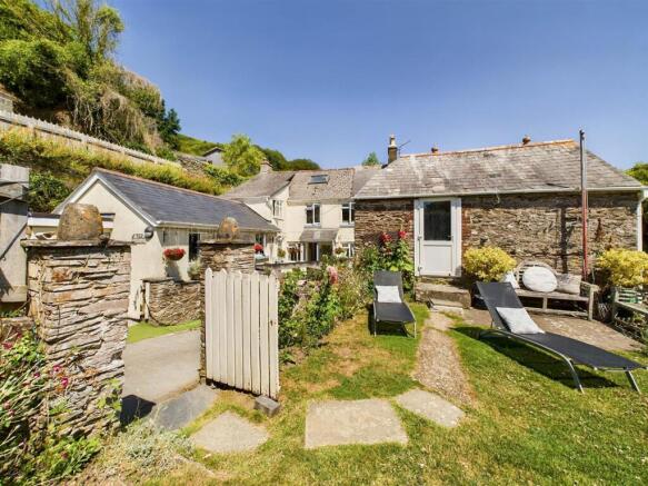 3 bed property, in West Buckland, £550,000
