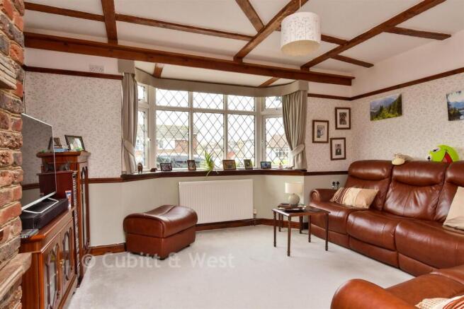 5 bed property, in Graham Avenue, £850,000