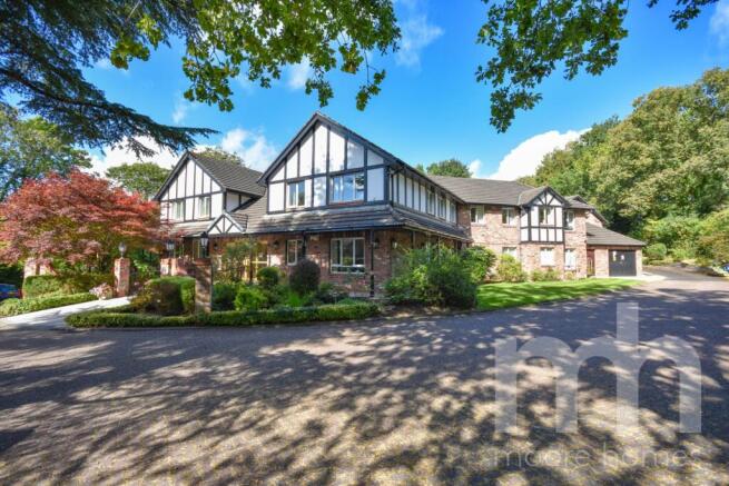 2 bed property, in WOBURN COURT, £205,000