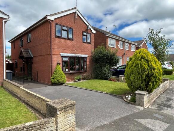 4 bed property, in Greenacres Drive, £273,000