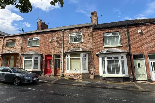 2 bed property, in Waterloo Road, £110,000
