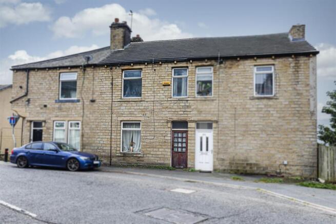 3 bed property, in Vicarage Road, £130,000