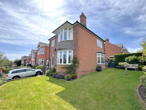 3 bed property, in Icen Road, £520,000