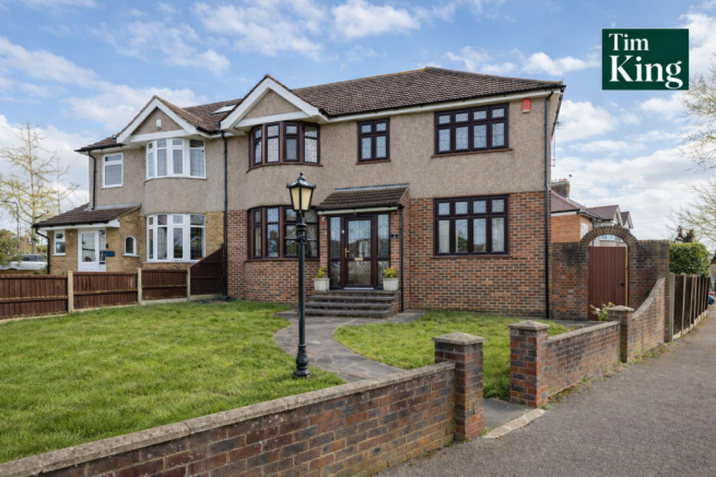 5 bed property, in Dale View Crescent, £950,000