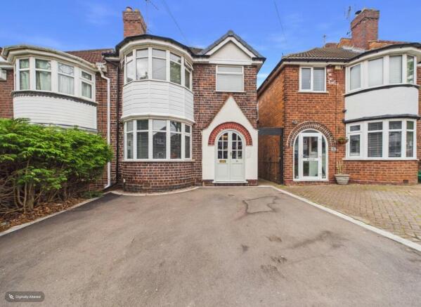 3 bed property, in Ewell Road, £310,000