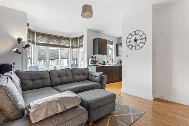 3 bed property, in Gorringe Park Avenue, £500,000