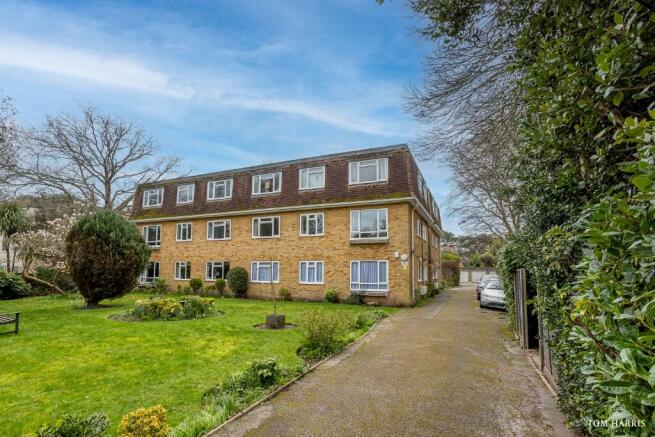 2 bed property, in Marlborough Road, £265,000