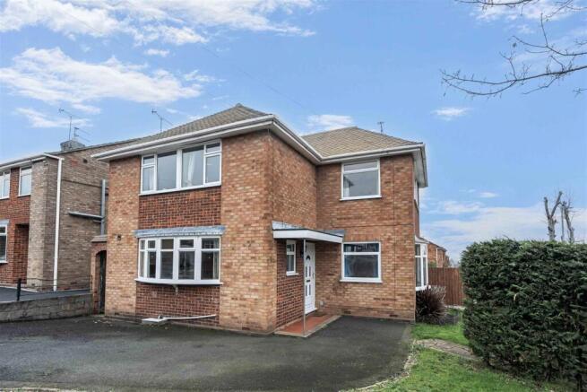 4 bed property, in Manor Avenue South, £385,000