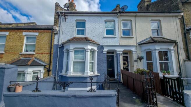 3 bed property, in Parkdale Road, £425,000