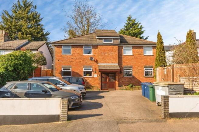1 bed property, in West End Lane, £270,000
