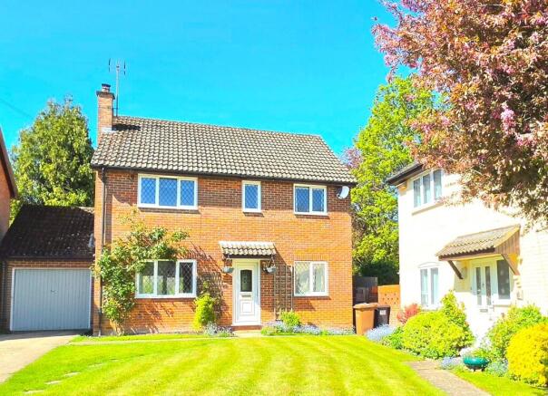 4 bed property, in Hillside, £499,500