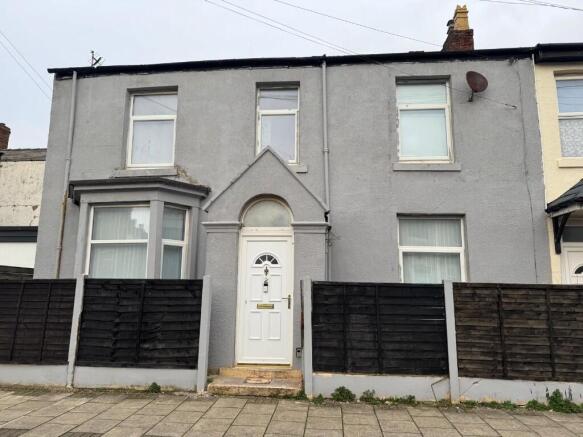 3 bed property, in Duke Street, £87,500
