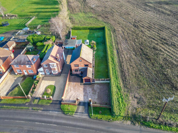 4 bed property, in Fieldside House, £450,000