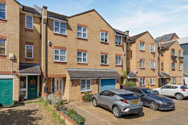 5 bed property, in Mast House Terrace, £850,000