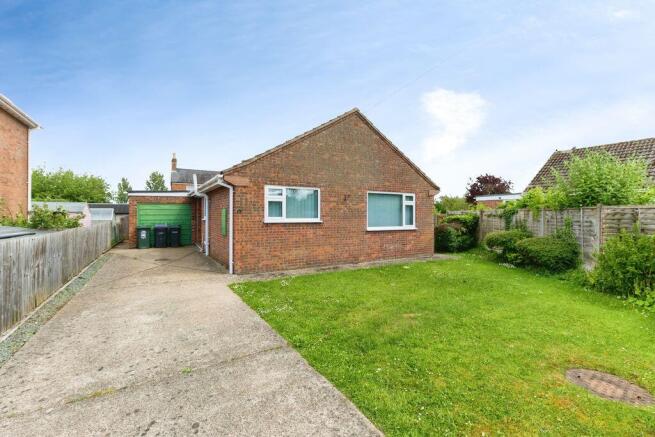 2 bed property, in Orchard Park, £239,950